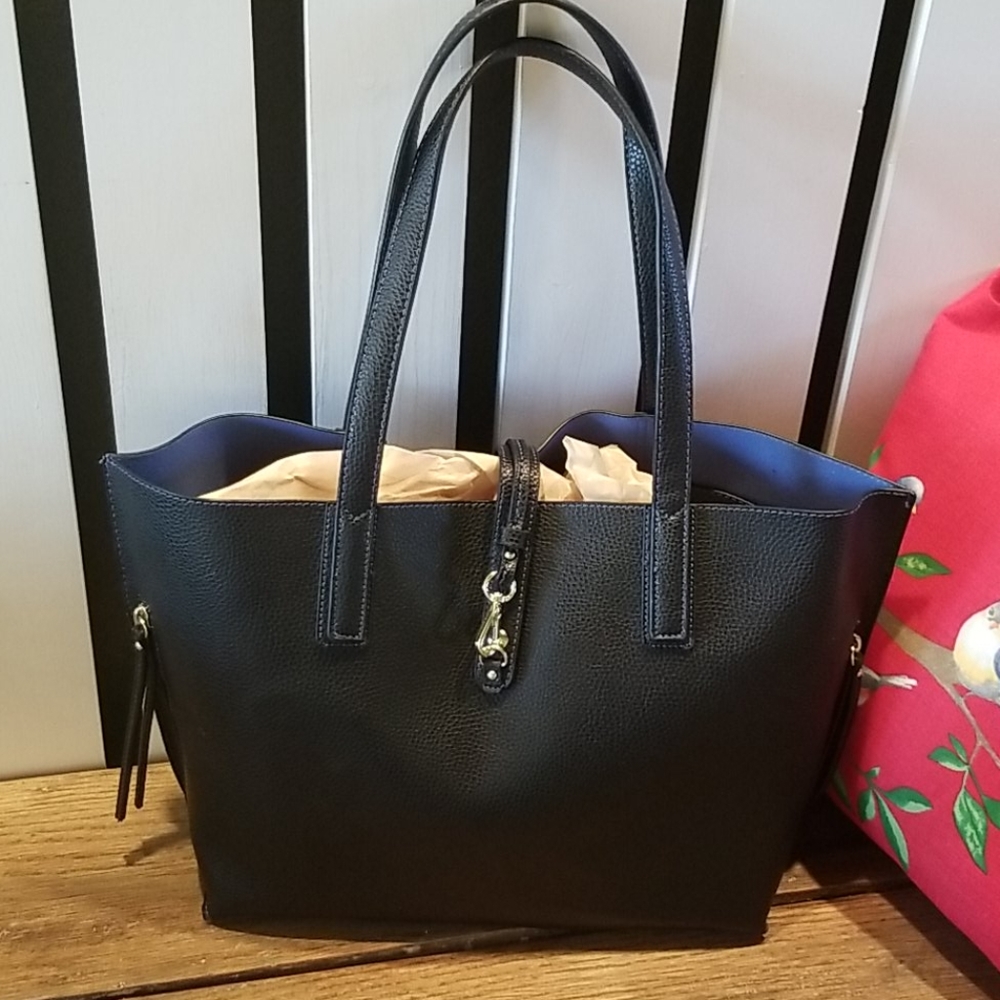 Beautiful Dark Blue Travanti Bag